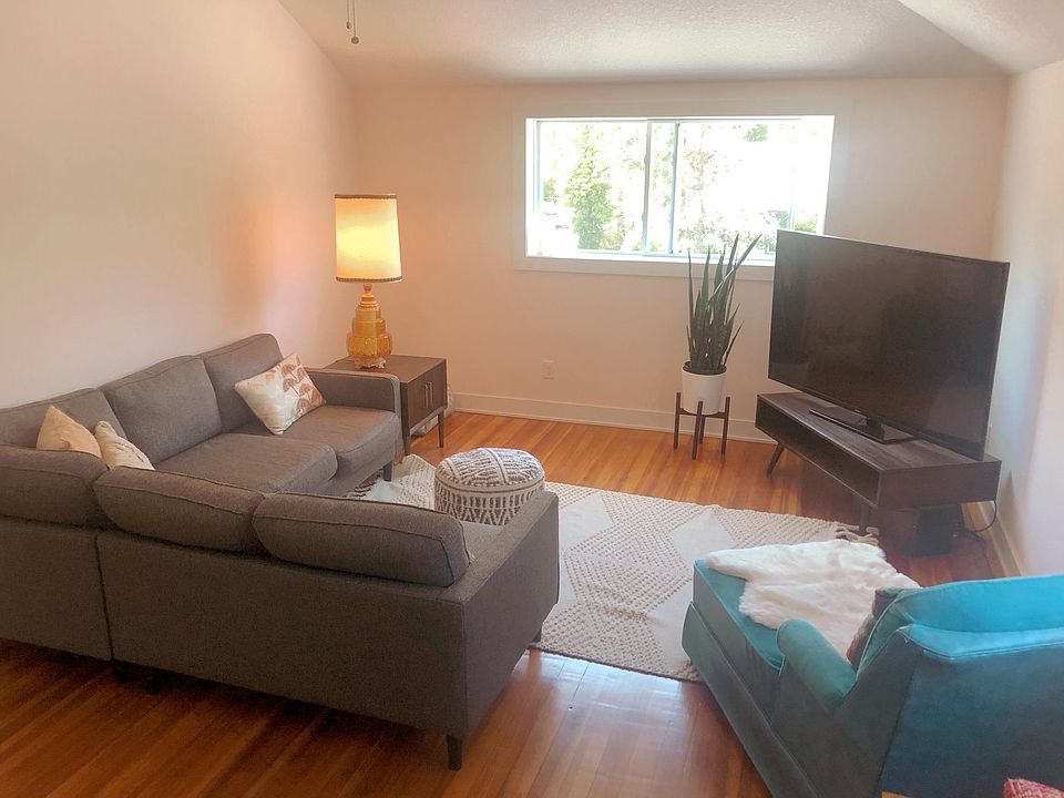 2nd image of 1145 Pennsylvania St #2