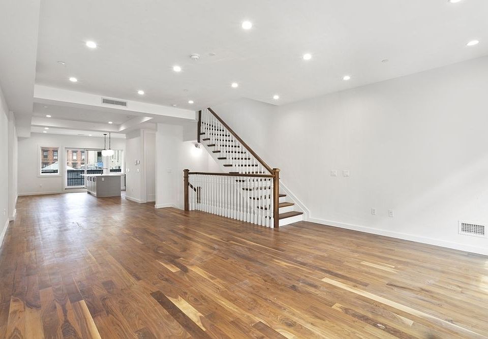 1st image of 129 1st Ave Frnt 2