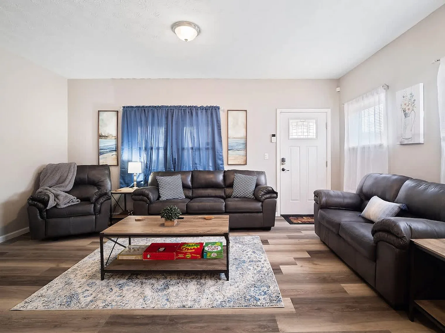 4 bed, 2.0 bath, 10763 sqft, $3,346 — Photo 3