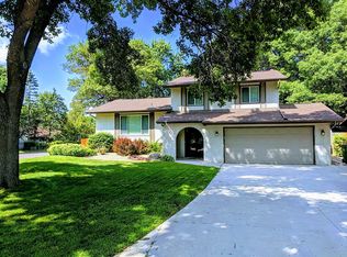 1605 Woodside Ct NE, Fridley, MN 55432