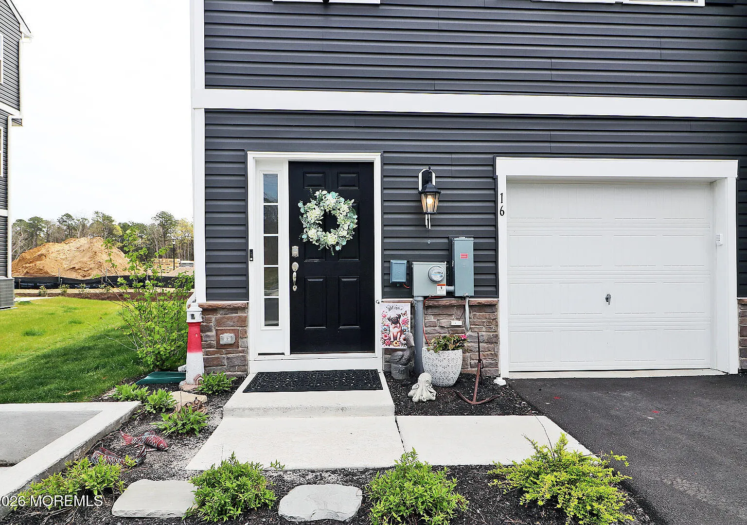 3 bed, 2.5 bath, 1925 sqft, $3,300 — Photo 2