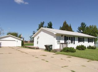306 Rose St, Dakota Dunes, SD 57049