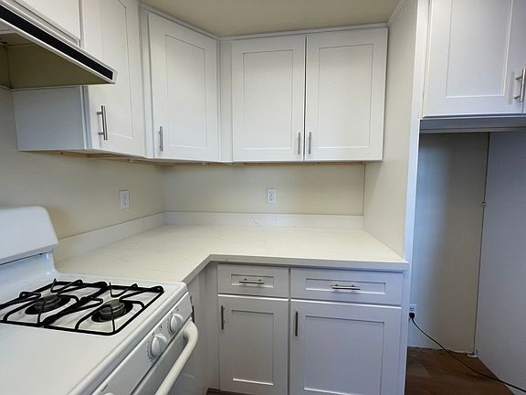 5th image of 708 Crocker St