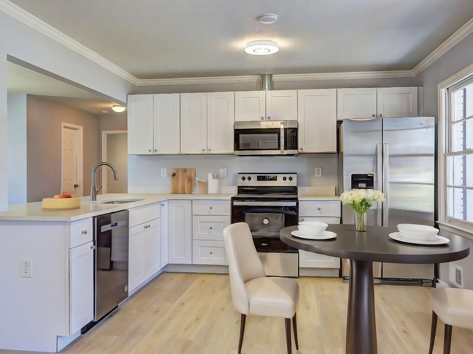 4 bed, 3.0 bath, 2060 sqft, $905 — Photo 2