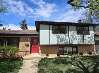 700 Florence Dr, Park Ridge, IL 60068