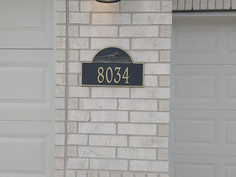 8034 Royal Palm Dr — Photo 3
