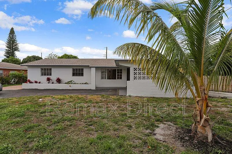 4 bed, 2.0 bath, $3,400 — Photo 2