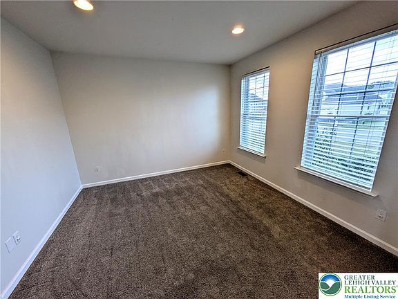 5th image of 254 Danbury Dr