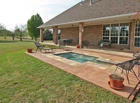 3rd image of 1320 W Rose Hill Dr