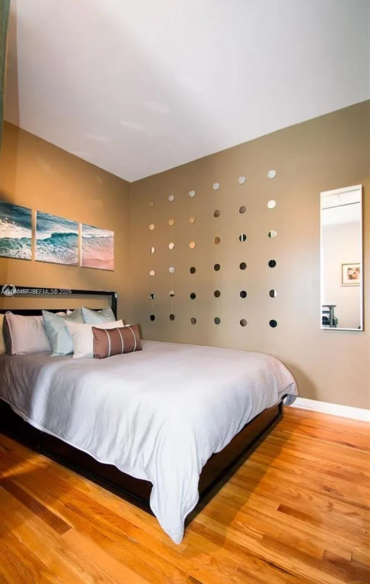 Hamilton Condo — Photo 4