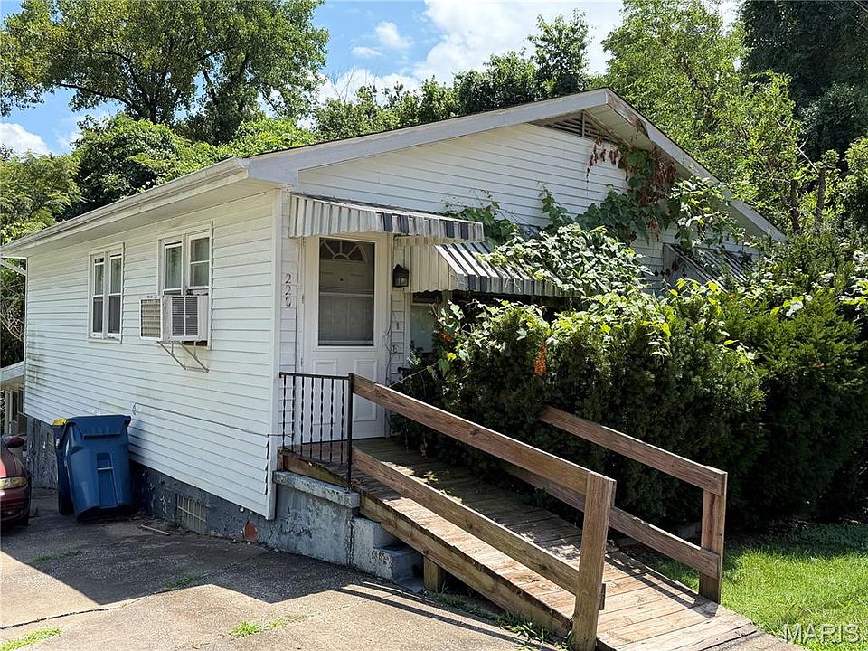 1st image of 220 W 4th St