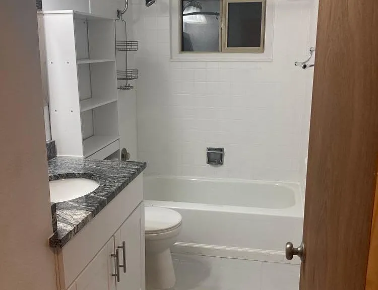 534 E Bridgeport Ave — Photo 6