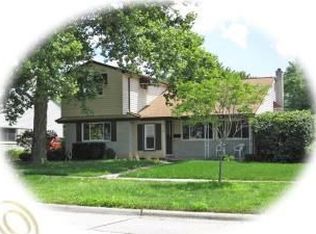 9112 Hubbard St, Livonia, MI 48150