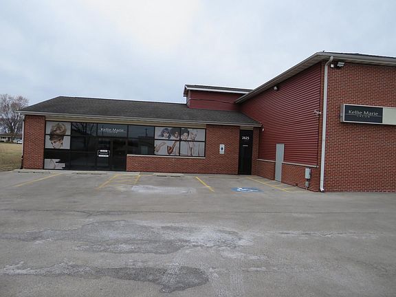 4th image of 2585 E Division St