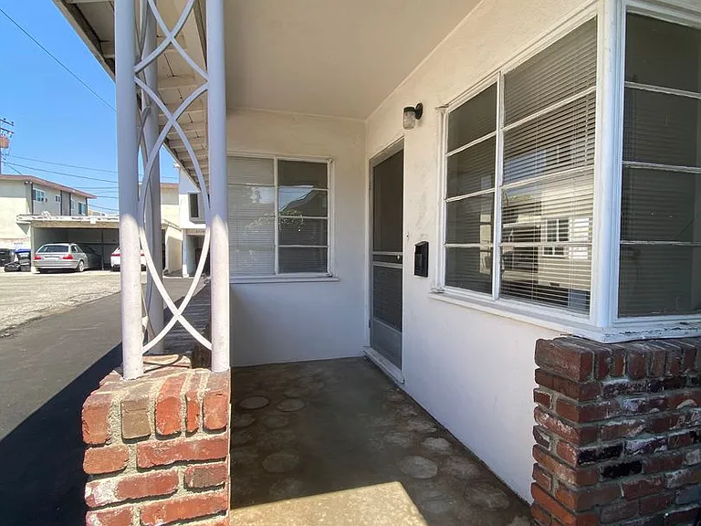 5712 N Charlotte Ave — Photo 6
