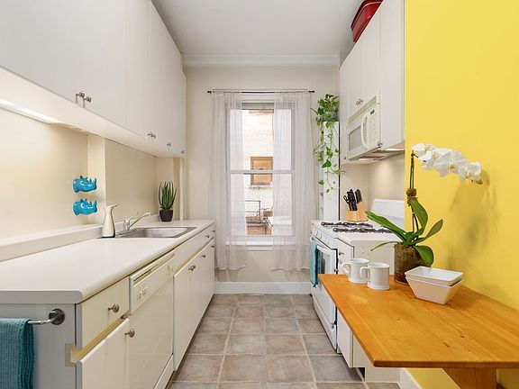 4th image of 150 E 49th St APT 1E