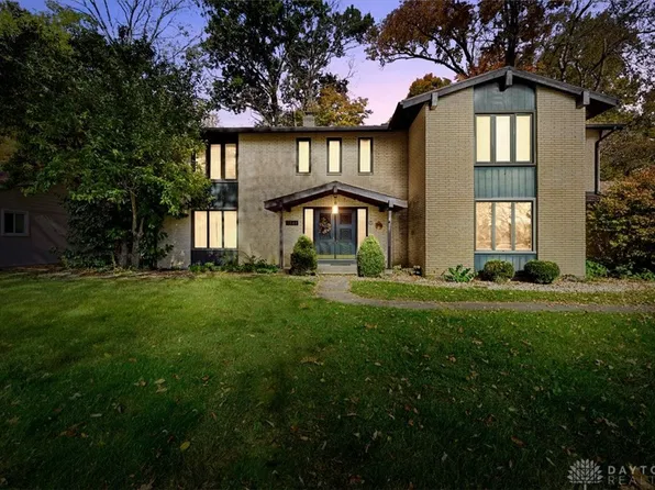 1341 Stratford Dr, Piqua, OH 45356