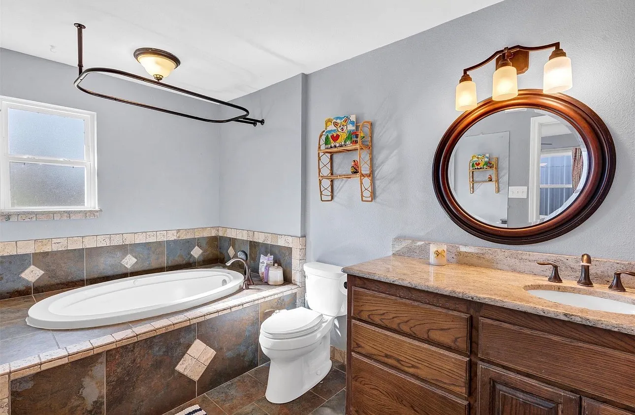 5 bed, 3300 sqft, $3,500 — Photo 3
