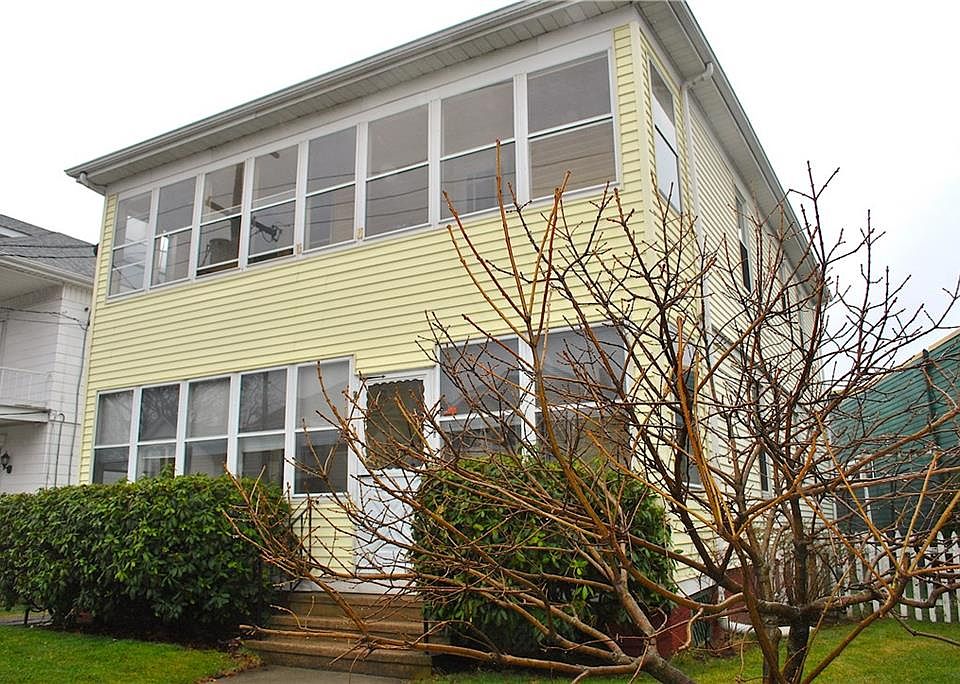 1st image of 1098-1100 Lonsdale Ave