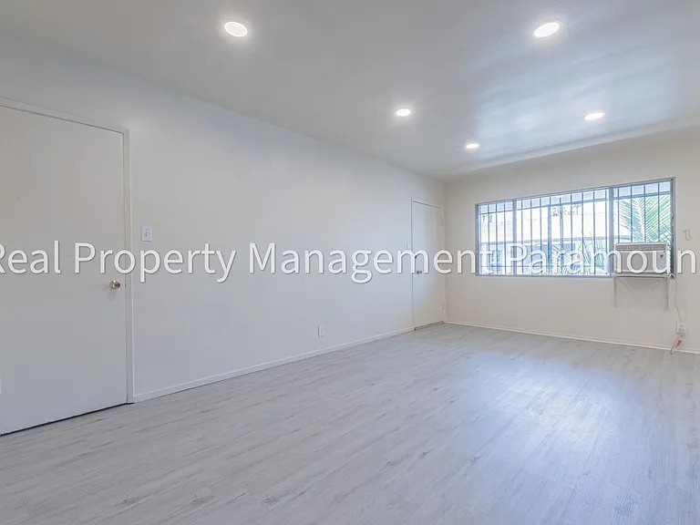 3910 Stevely Ave — Photo 5