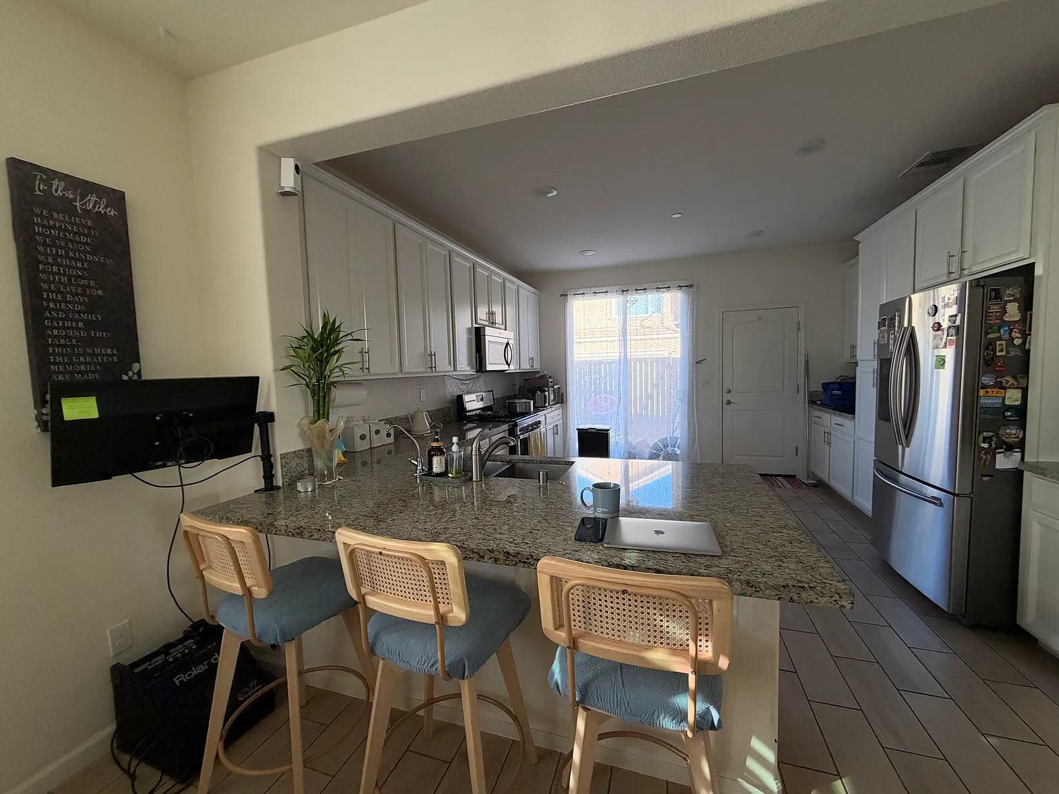 4 bed, 3.5 bath, 2486 sqft, $3,400 — Photo 2