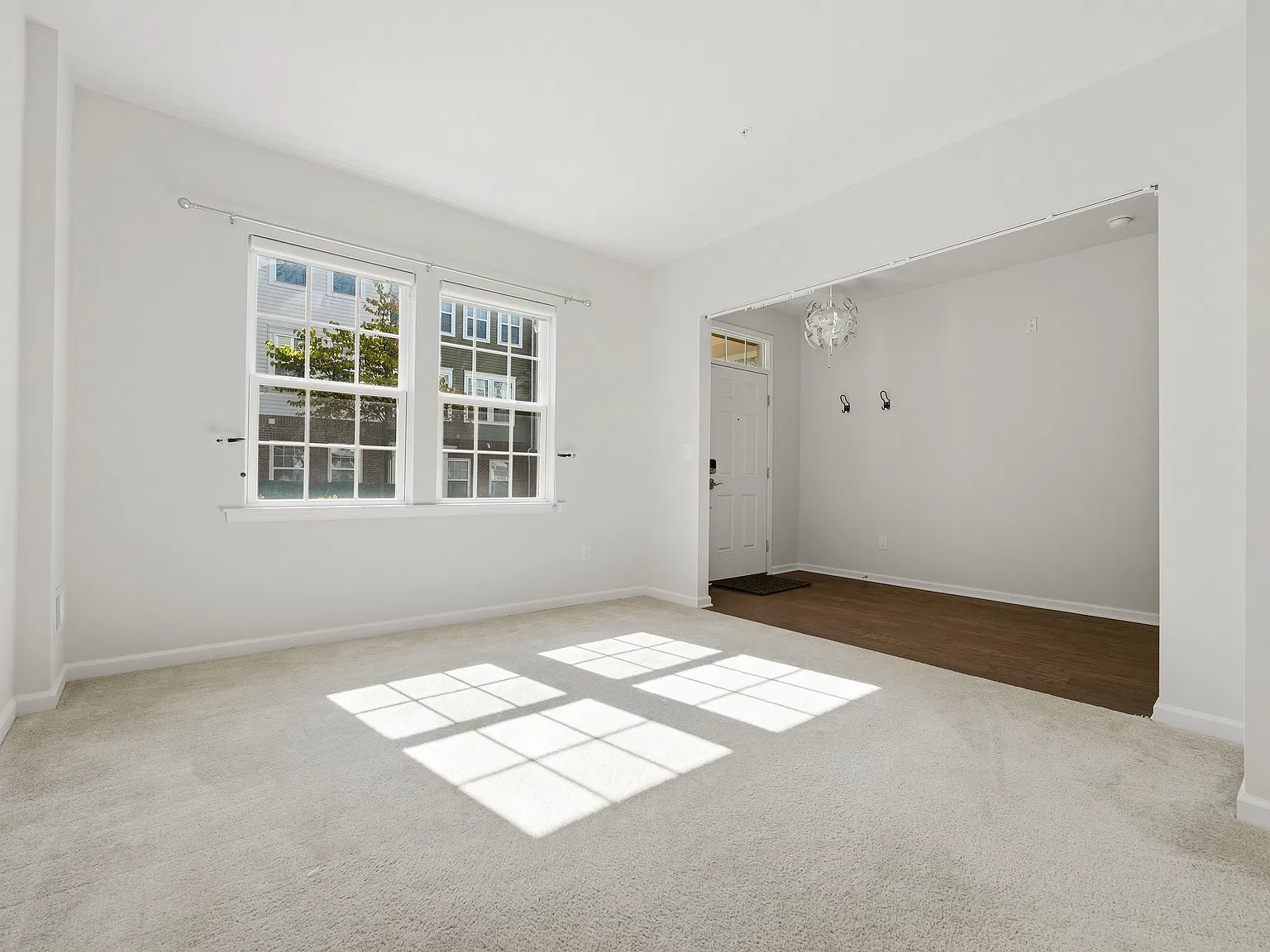 3 bed, 2.5 bath, 2025 sqft, $4,550 — Photo 4