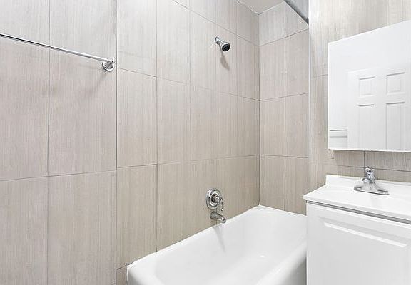 4th image of 315 E 74th St APT 4