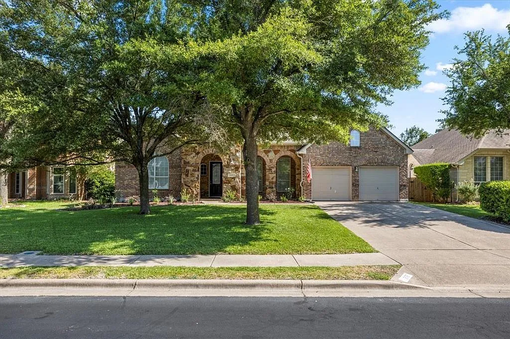 4 bed, 4.0 bath, 3090 sqft, $2,900 — Photo 2