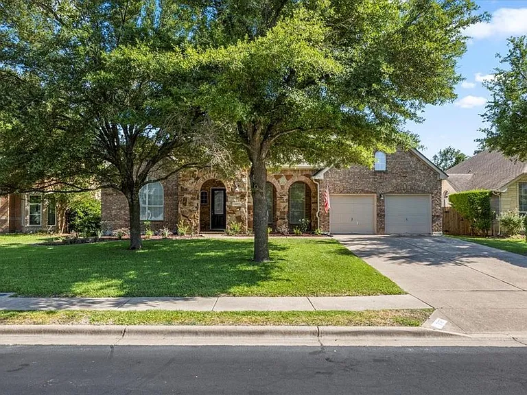 2127 Clear Lake Pl — Photo 2