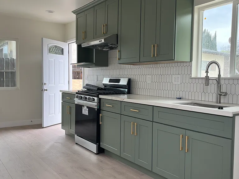 1531 E Larkwood St #J — Photo 1