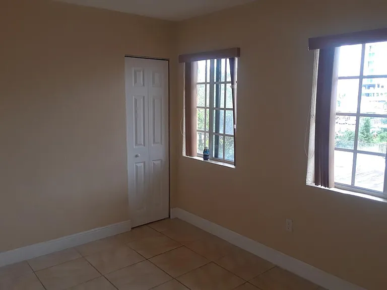 835 NW 2nd St #5 — Photo 10