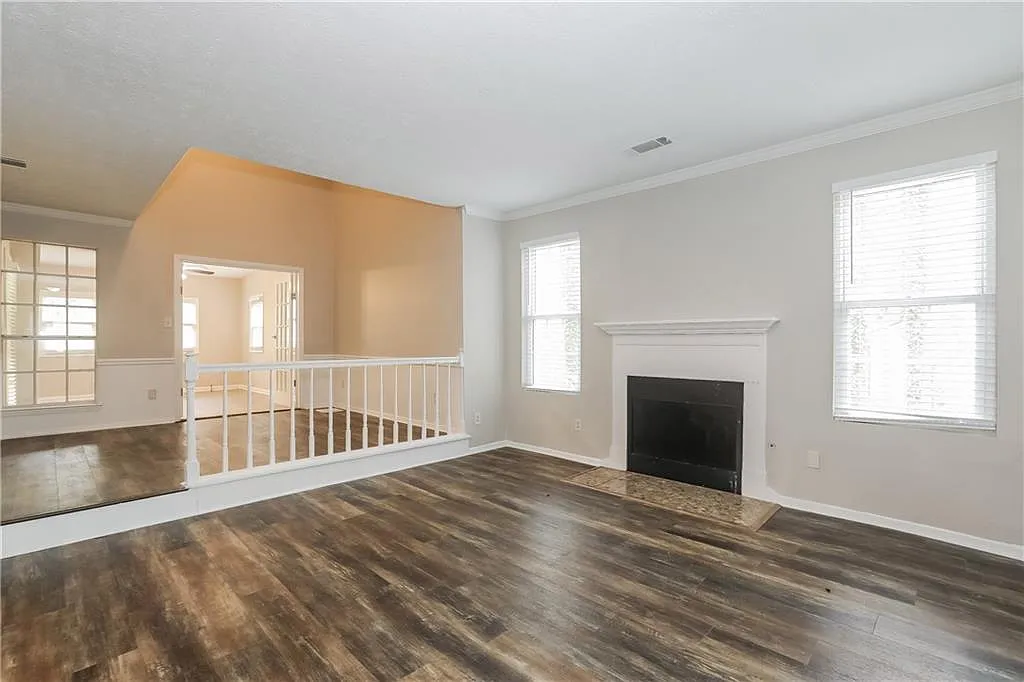 3 bed, 2.5 bath, 2066 sqft, $1,935 — Photo 4