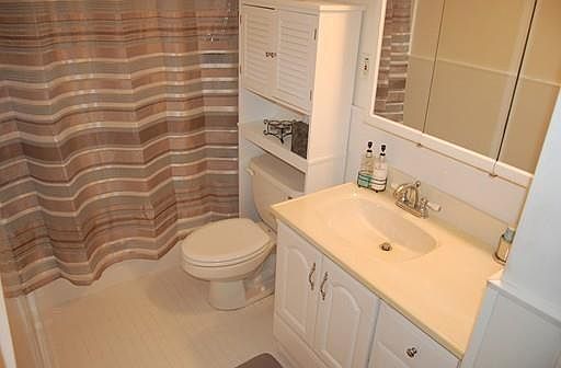 5th image of 22 Williamsburg Ct Unit 1