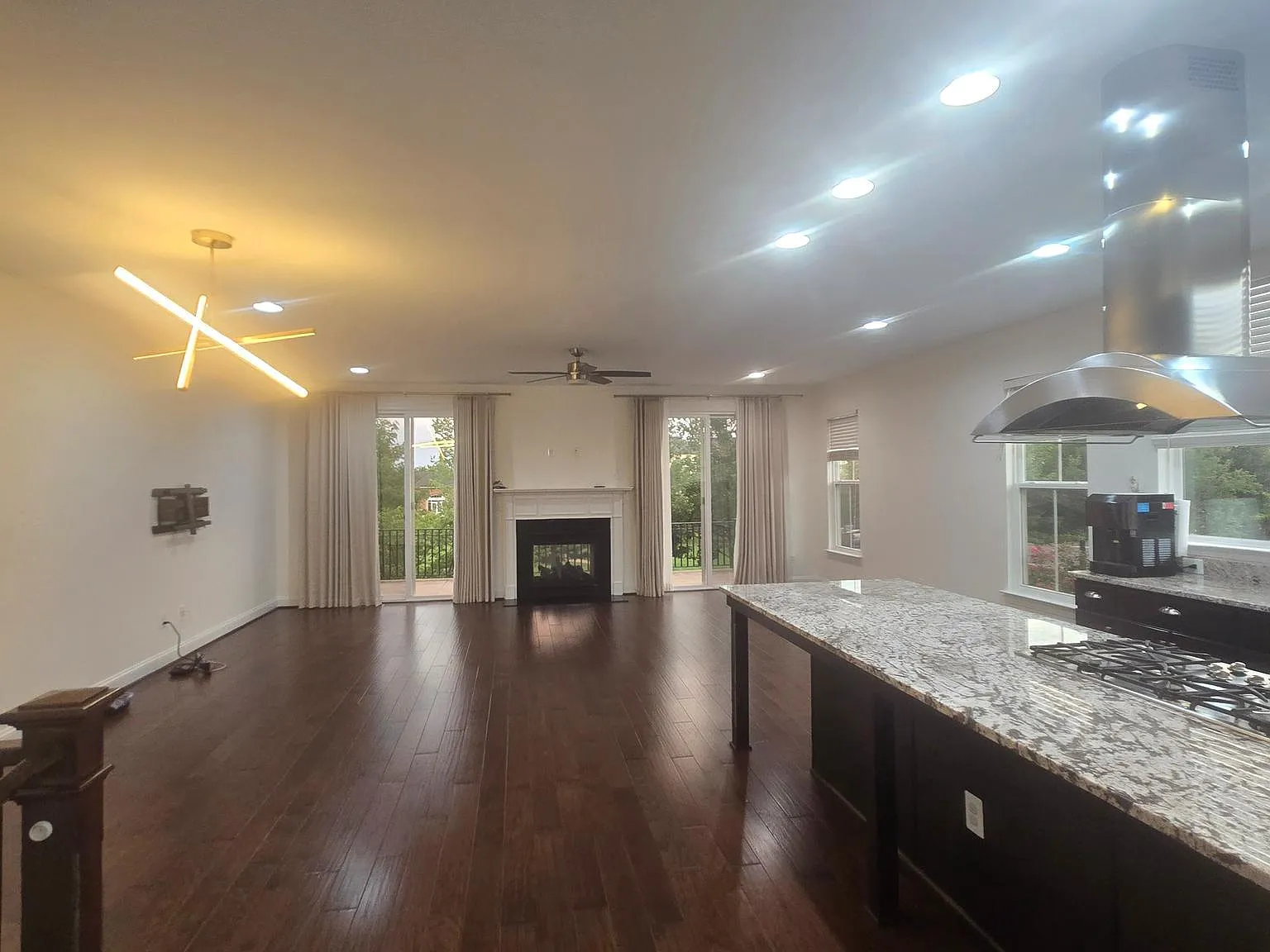 4 bed, 5.0 bath, 3019 sqft, $3,800 — Photo 3
