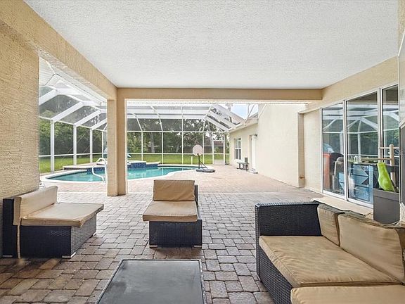4th image of 24 LAKESIDE PLACE W