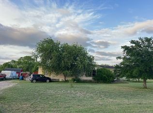 100 Hunters Ridge Loop, George West, TX 78022