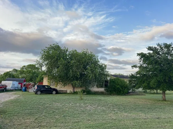 100 Hunters Ridge Loop, George West, TX 78022