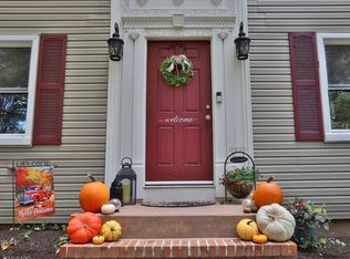 104 Fox Run, Stewartsville, NJ 08886