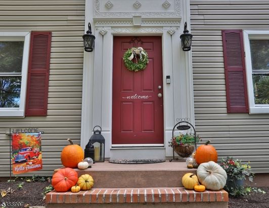 104 Fox Run, Stewartsville, NJ 08886