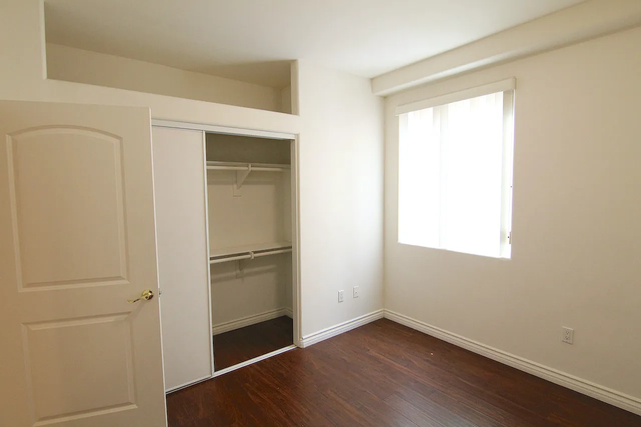 3 bed, 1125 sqft, $3,450 — Photo 3