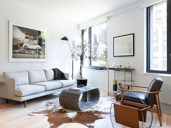 3rd image of 445 W 35th St #1N1