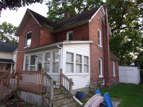 2nd image of 319 N Shiawassee St