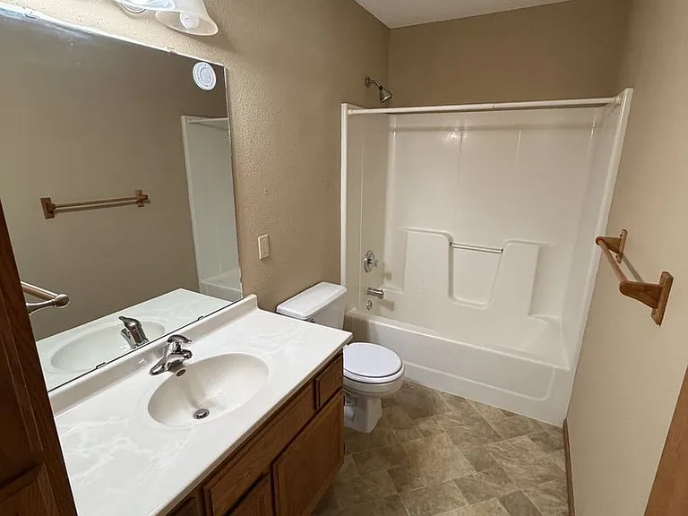2502 Greenwood St — Photo 9