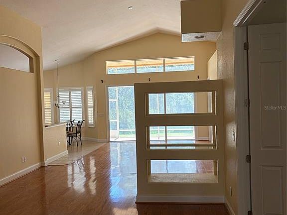 2nd image of 10 LAKESIDE WAY N