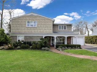 52 Warwick Rd, Great Neck, NY 11023