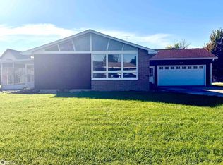 407 S 1st Ave, Danville, IA 52623