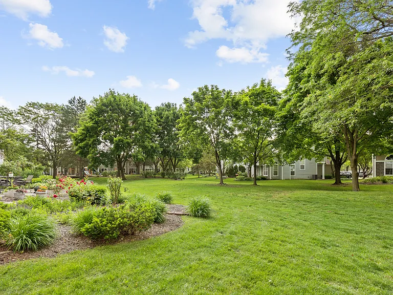 1175 Regency Dr — Photo 25