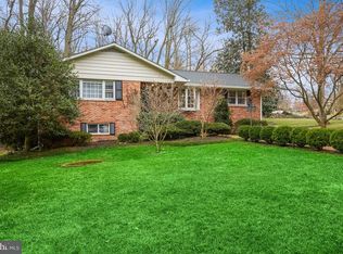 6161 Foxcroft Rd, Alexandria, VA 22307