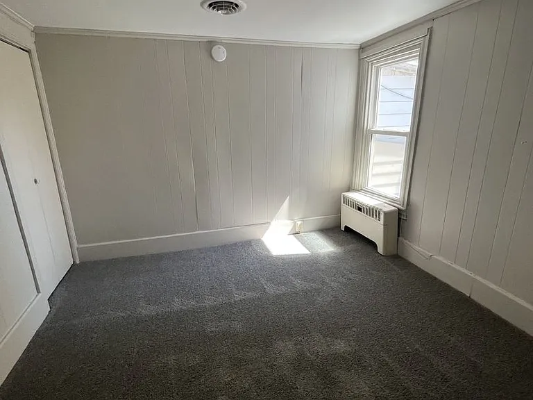 236 E King St — Photo 11