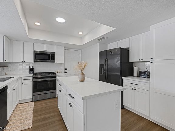 5th image of 2428 La Casa Dr